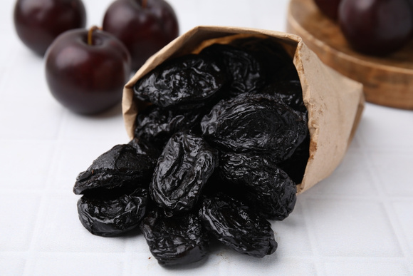 Ouro negro: qual fruta produz colágeno e ajuda a fortalecer os ossos?