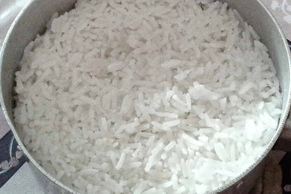 O arroz feito na airfryer fica mais saudável do que o arroz feito na panela?
