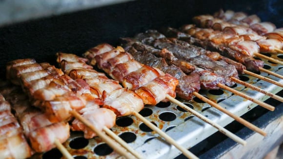 Cuidado com o fogo muito forte na churrasqueira para não deixar as carnes secas e duras (Créditos: Vidal Balielo Jr/Pexels)