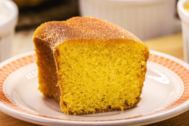 BOLO DE MILHO DE LATINHA  FÁCIL E DELICIOSO 