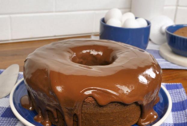 Bolo de Chocolate simples, fofinho e fácil de preparar, Receita