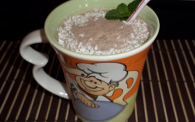 Bebida de chocolate com leite de coco