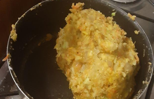 Nuggets de legumes com molho cremoso vegano