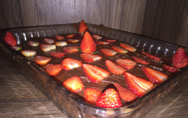 Torta de morango com brigadeiro e oreo