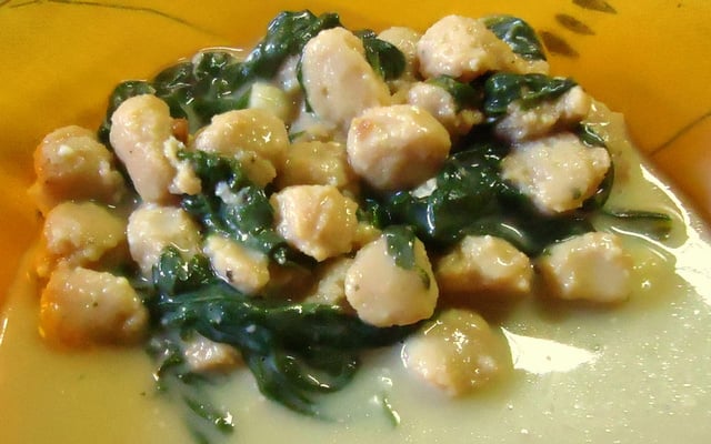 Carne de soja (PTS) com espinafre