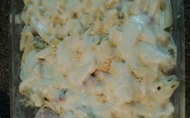 Macarrão com brócolis gratinado