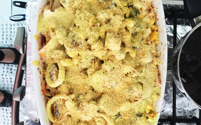 Espaguete com frutos do mar gratinado