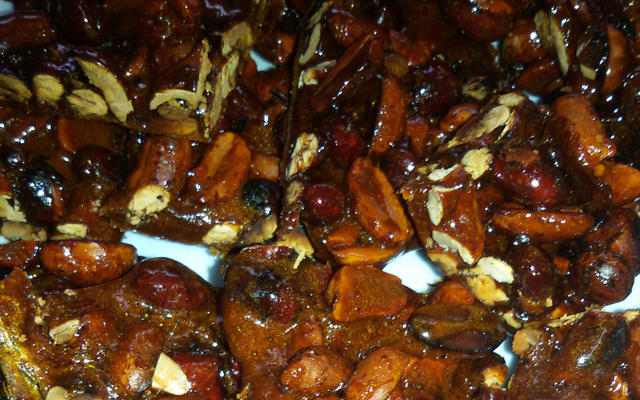 Pé de moleque com mel