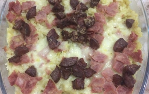 Arroz gratinado simples e saboroso