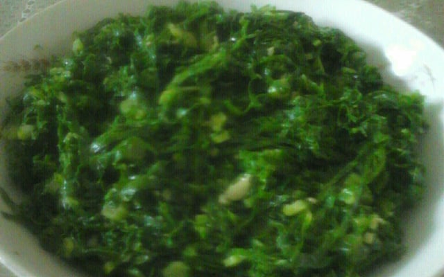 Couve refogada para acompanhar feijoada