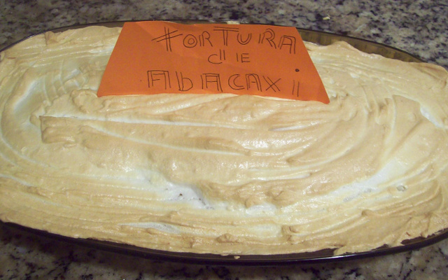 Tortura de abacaxi com coco