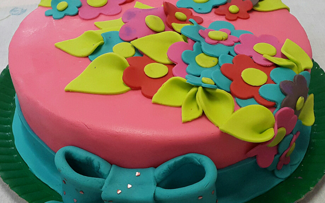 Bolo decorado com pasta americana