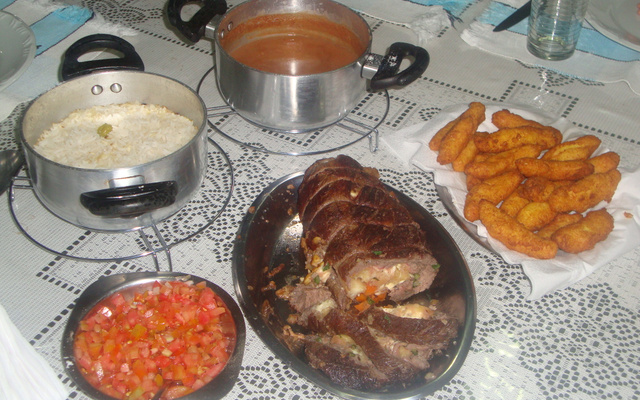 Filé recheado com mandioca, queijo e cenoura