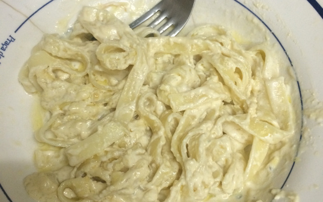 Talharim ao molho quatro queijos