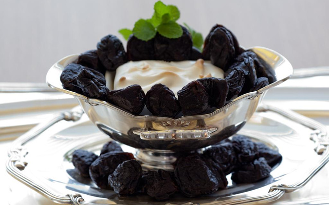 Creme Russo (com coco queimado e ameixas)