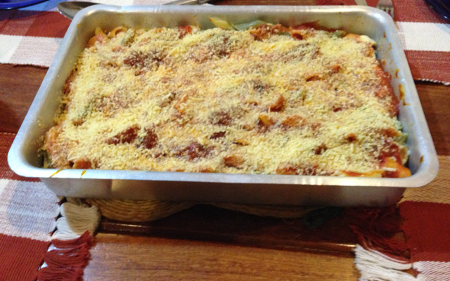 Penne recheado com mussarela e presunto