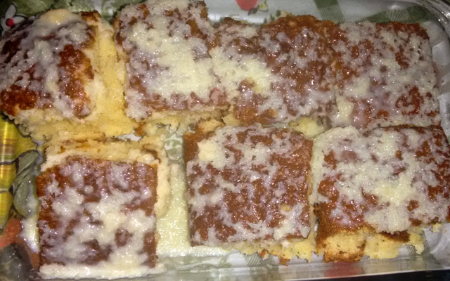 Bolo molhado de coco