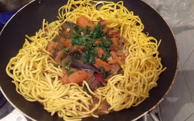 Yakisoba de legumes simples