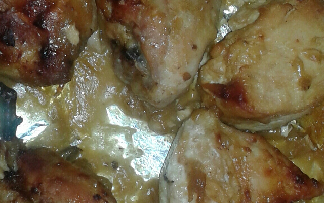 Coxa e sobrecoxa com creme de cebola, super fácil