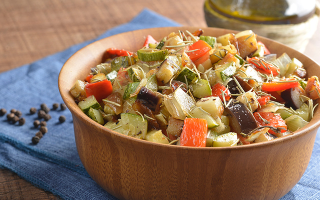 CAPONATA PRÁTICA COM PIMENTA-DO-REINO E ALECRIM