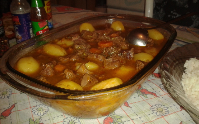 Picadinho com legumes e molho