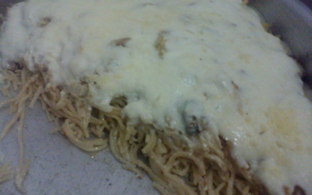 Macarrão com sardinha ao molho de queijo