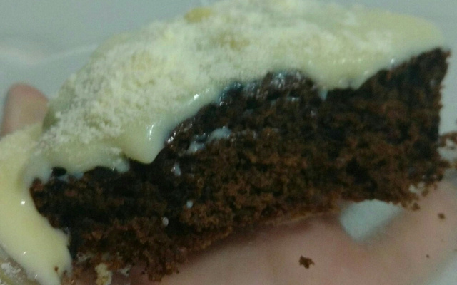 Bolo de Oreo com cobertura de leite em pó