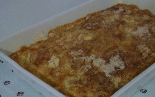 Cuca de banana com maçã