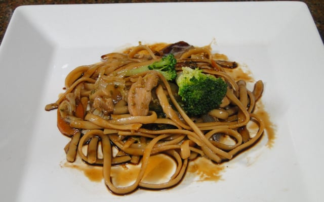 Yakisoba de frango