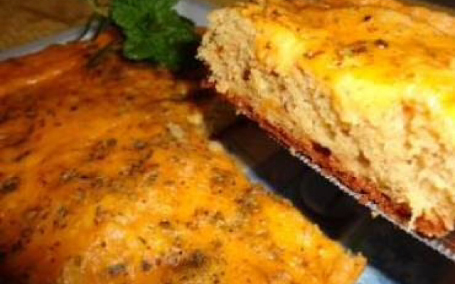 Pão salgado com creme de cebola