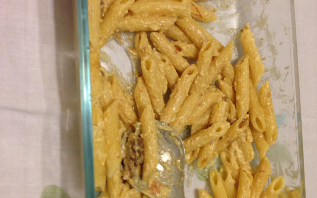 Macarrão penne ao molho branco