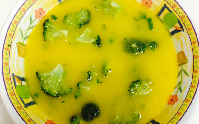 Creme de mandioquinha com brócolis