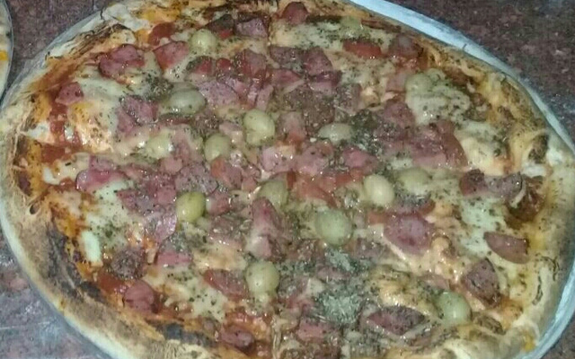 Massa de pizza com borda recheada