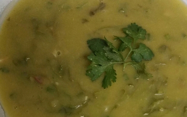 Caldo verde com ervilha