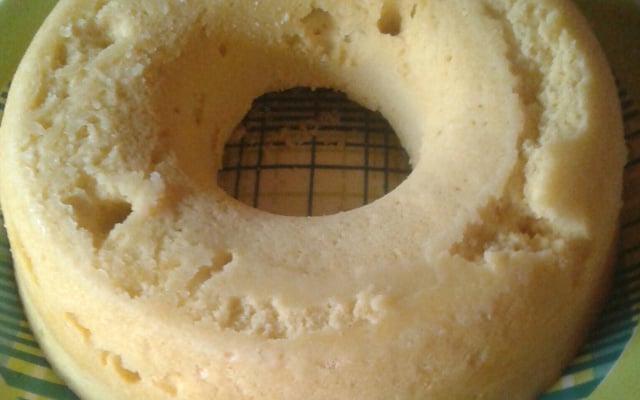 Bolo fofinho de fubá de microondas