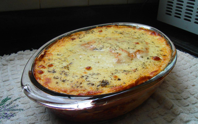 Lasanha vegetariana de massa de crepes com ricota