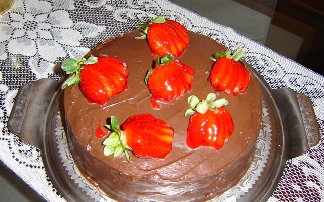 Bolo de chocolate com morango