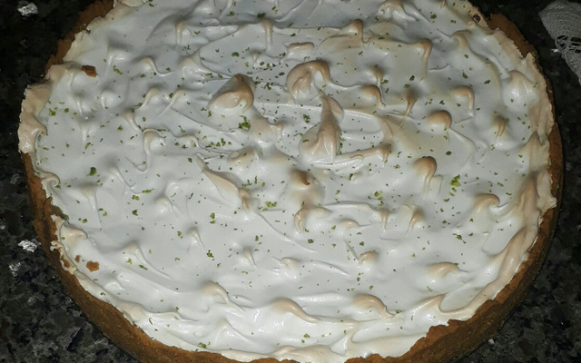 Torta de limão com merengue