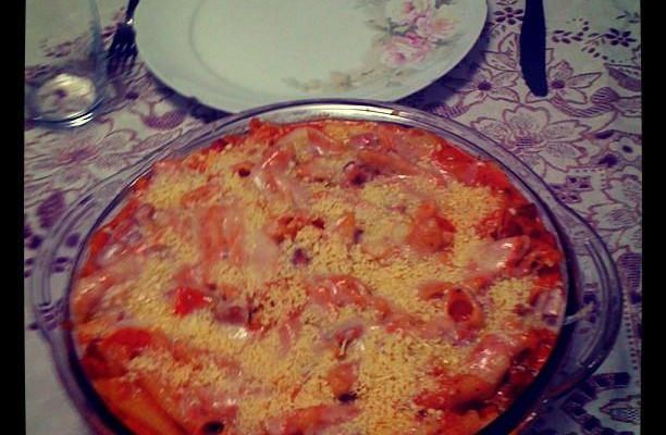 Macarrão ao molho de calabresa e requeijão