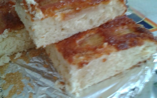 Bolo de banana caramelada