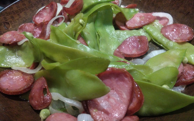 Ervilha torta com linguiça calabresa