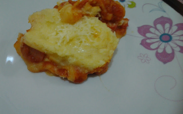 Bolo de batata com salsicha e queijo