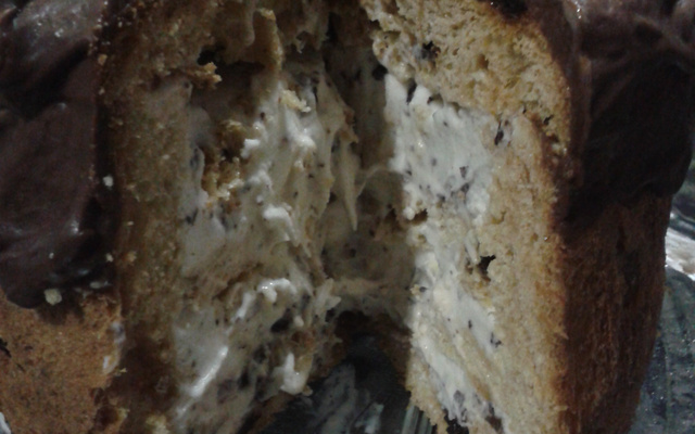 Panetone recheado com sorvete