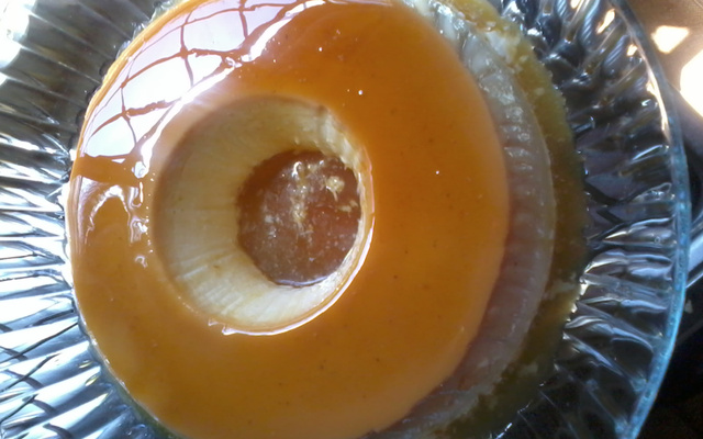 Pudim de leite com coco