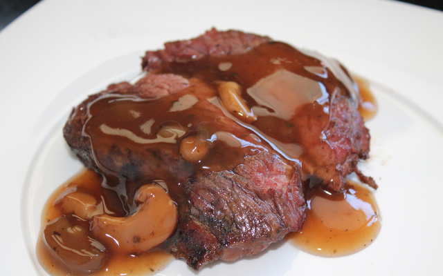 Fraldinha com falso molho madeira