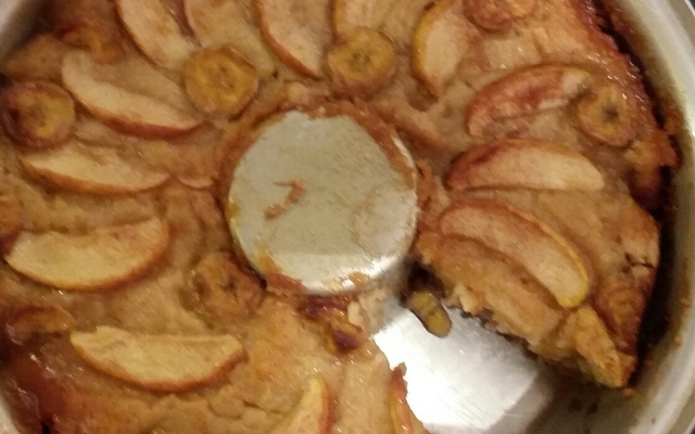 Torta de maçã e banana com canela