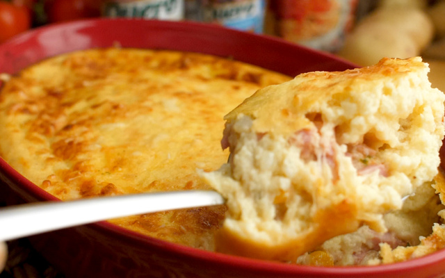 Suflê de batata com presunto e queijo