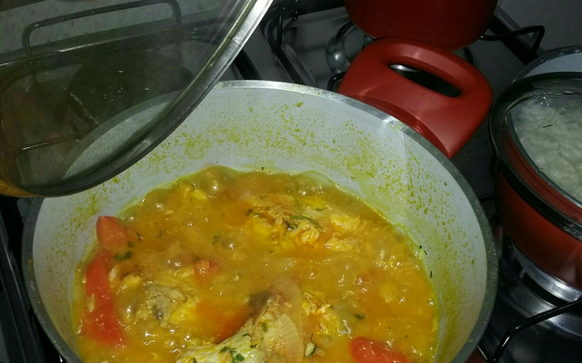 Peixe cozido simples