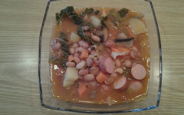Sopa de feijão com verdura