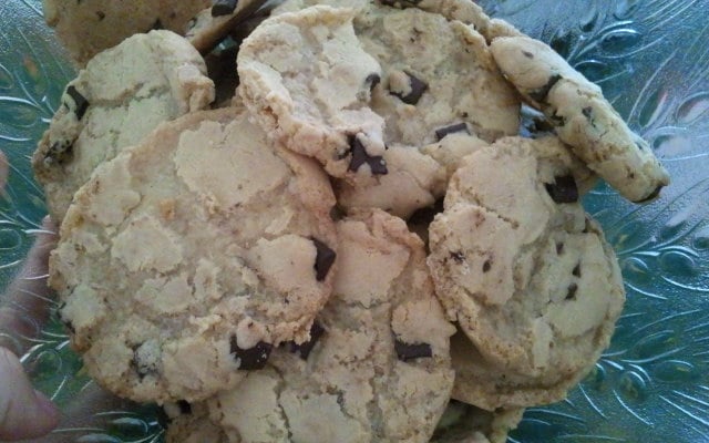 Cookie de chocolate com gotas de chocolate